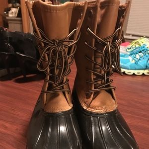 Duck boots size 8, flannel lining